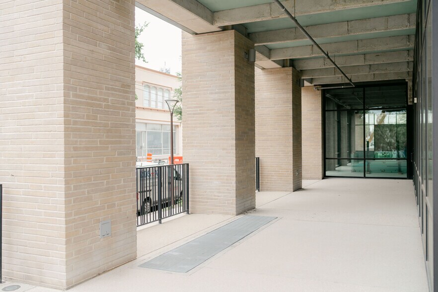 More Photos Of 711 Broadway St, San Antonio Office For Lease