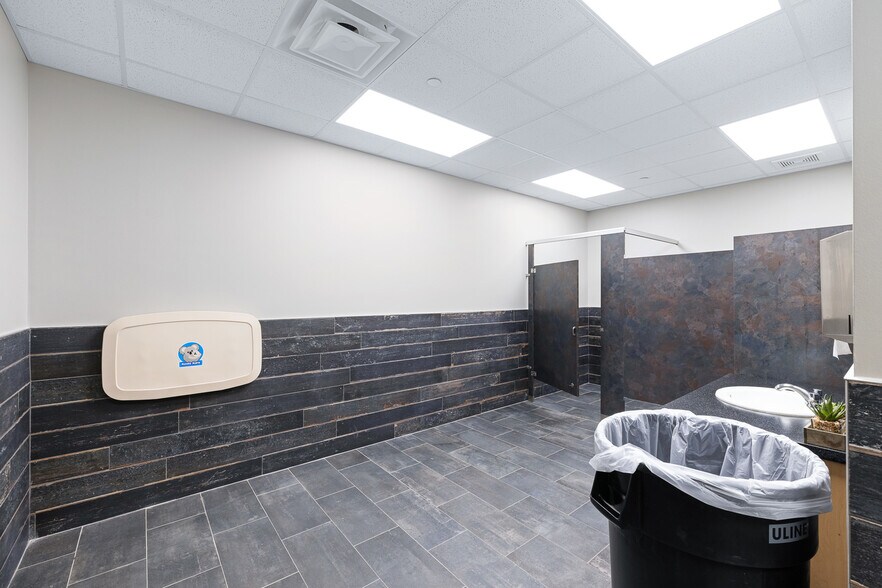 More Photos Of 1600 S College Ave, Bryan Freestanding For Sale