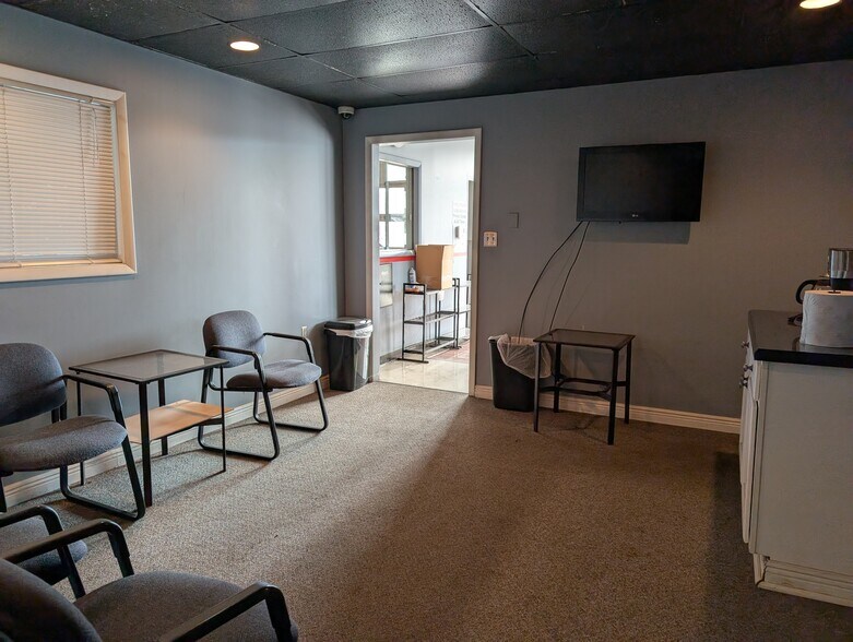 More Photos Of 400 Blackburn St, Ripon Specialty For Sale