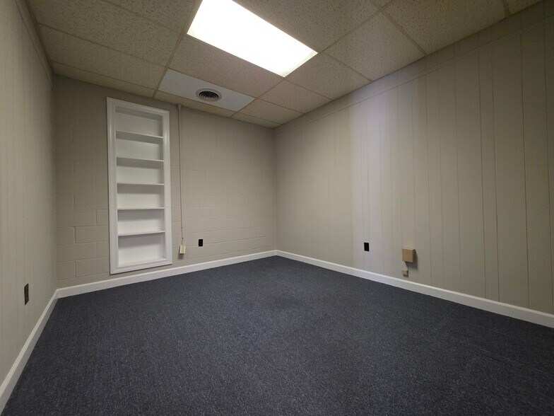 More Photos Of 404 St Andrews Dr, Greenville Office For Lease