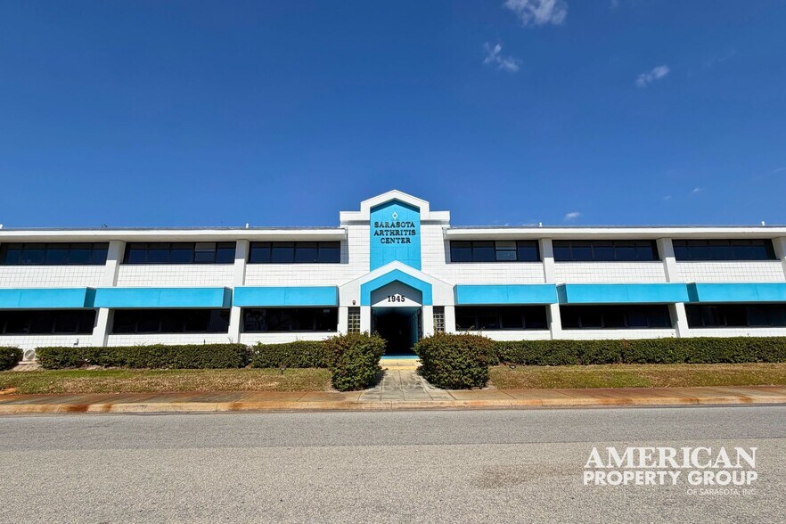More Photos Of 1945 Versailles St, Sarasota Medical For Lease