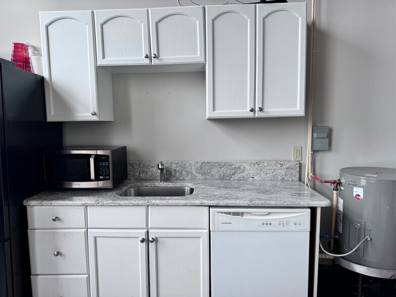 More Photos Of 554 W Main St, Buford Office For Lease