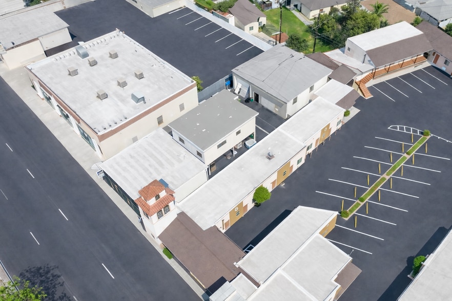 More Photos Of 11916 Long Beach Blvd, Lynwood Storefront Retail Residential For Sale