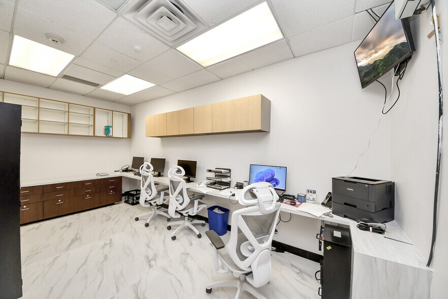 More Photos Of 7012 Barker Cypress Rd, Cypress Office For Sale