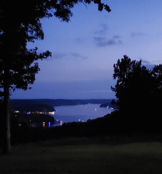 More Photos Of 250 Sunset Hills Dr, Sunrise Beach Storefront Retail Office For Sale