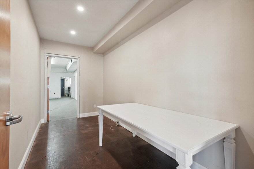 More Photos Of 5000-02 City Ave, Philadelphia Freestanding For Sale