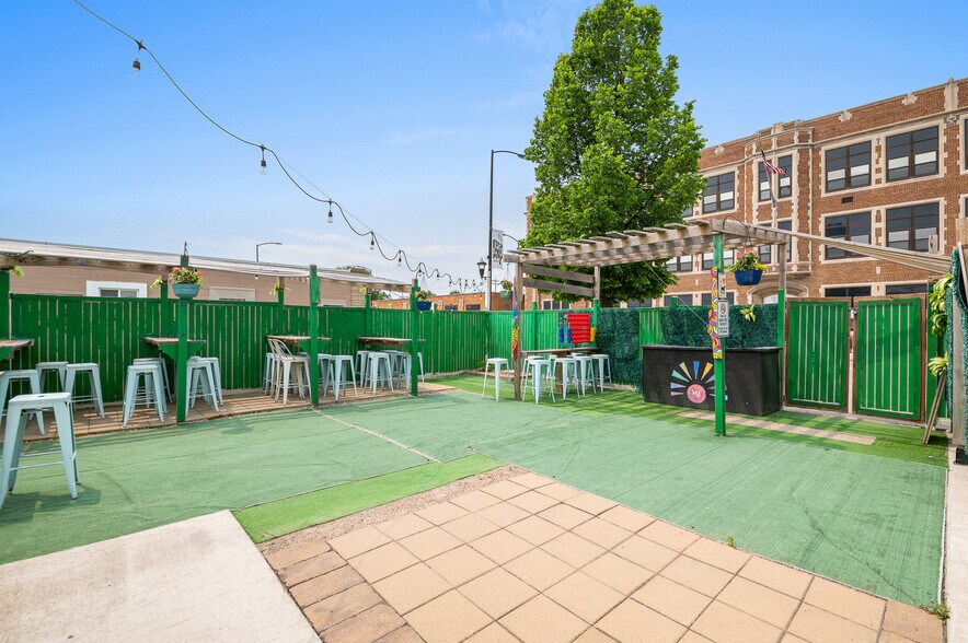 More Photos Of 201 S Broadway, Green Bay Restaurant For Sale