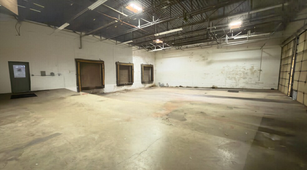 More Photos Of 3333 East End Ave, South Chicago Heights Distribution For Lease