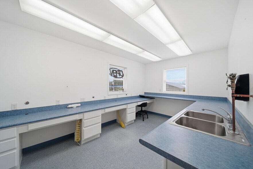 More Photos Of 3165 County Farm Rd, Jackson Storefront Retail Office For Sale