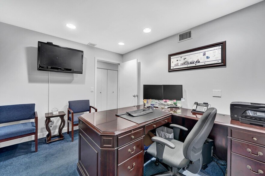 More Photos Of 3630 Hill Blvd, Yorktown Medical For Sale