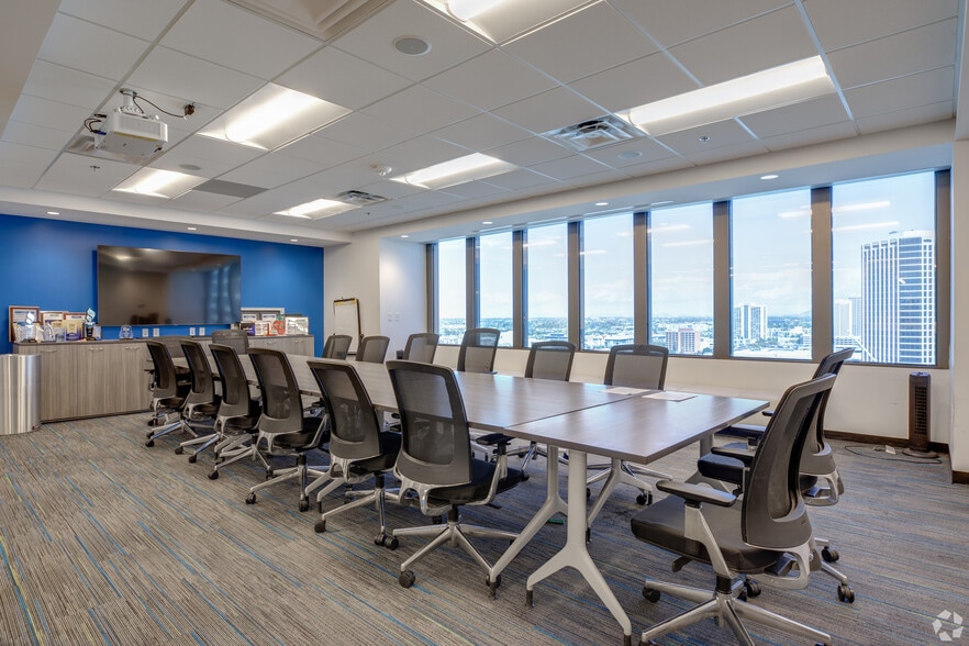 More Photos Of 3030 N Central Ave, Phoenix Office For Lease