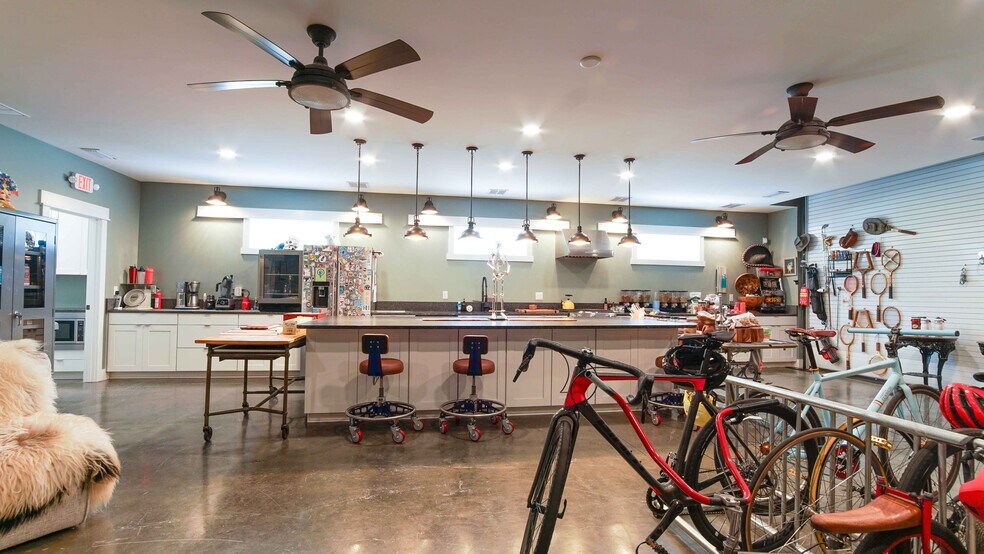 More Photos Of 17629 Cordova Pl, Panama City Beach Industrial For Sale