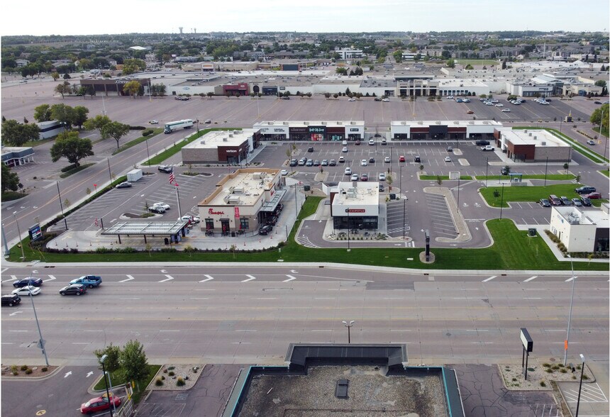 More Photos Of 4005 W 41st St, Sioux Falls General Retail For Sale