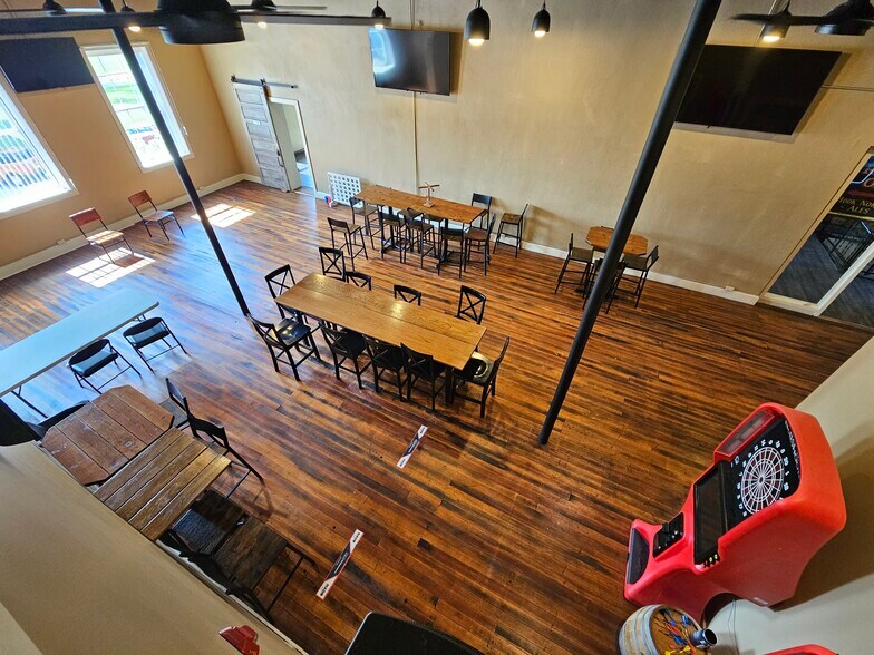 More Photos Of 124 Main St, Vincennes Office For Sale