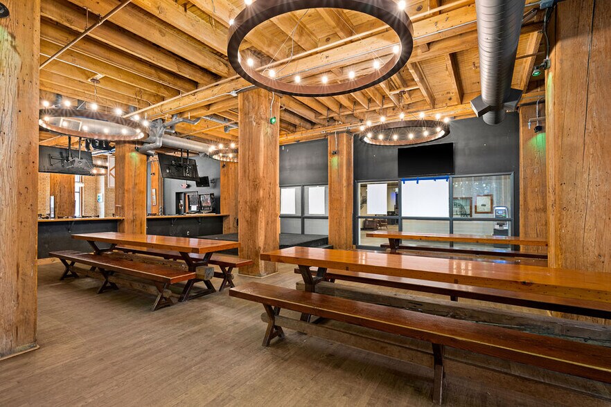 More Photos Of 325 S Lake Ave, Duluth Office For Lease