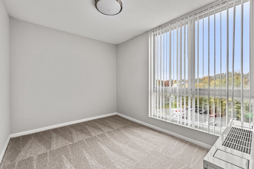 More Photos Of 8150 Lakecrest Dr, Greenbelt Apartments For Sale