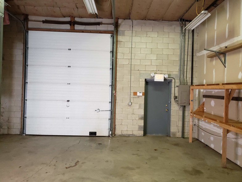 More Photos Of 301-321 Pinedge Dr, Berlin Unknown For Lease
