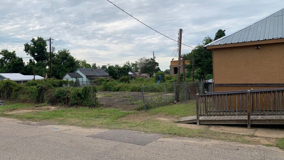 More Photos Of 1018 Union, Selma Storefront Retail Residential For Sale