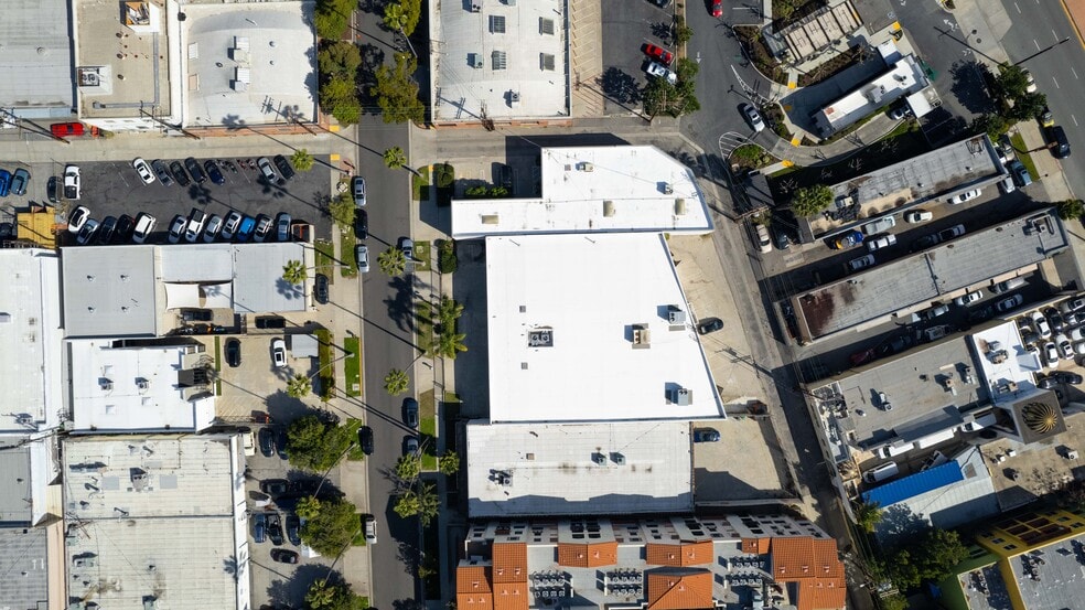More Photos Of 316-318 Mira Loma Ave, Glendale Warehouse For Lease