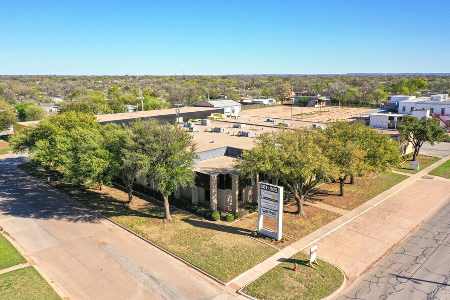 More Photos Of 301-305 S Pioneer Dr, Abilene Office For Lease