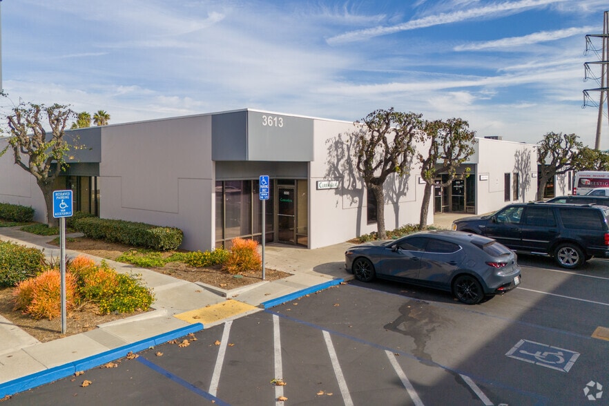 More Photos Of 3621 W MacArthur Blvd, Santa Ana Unknown For Lease