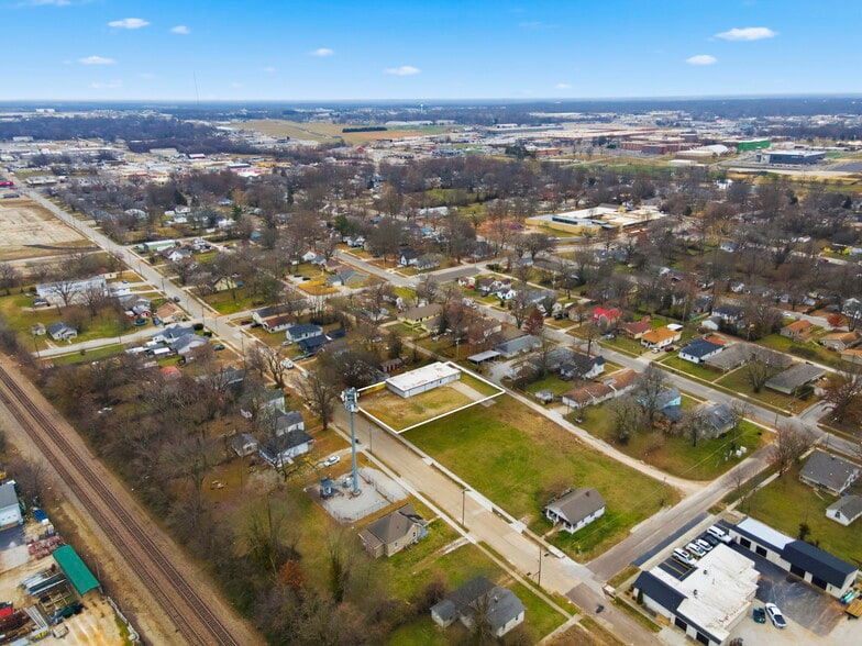 More Photos Of 1424 E Florida St, Springfield Light Manufacturing For Sale