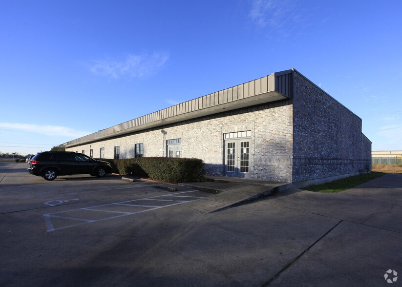 More Photos Of 8900 Emmett F Lowry Expy, Texas City Office For Lease