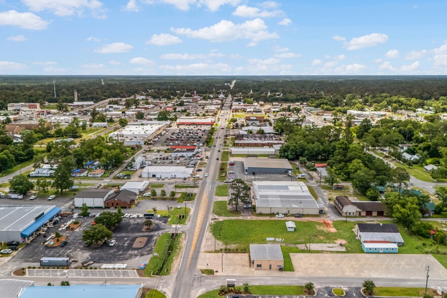 More Photos Of 697 W Cherry St, Jesup Restaurant For Sale