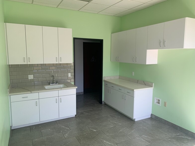 More Photos Of 1747 Wright Ave, La Verne Warehouse For Lease