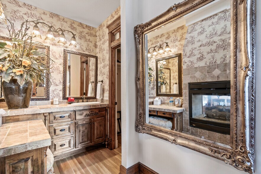 More Photos Of 306 N Main St, Bentonville Hospitality For Sale