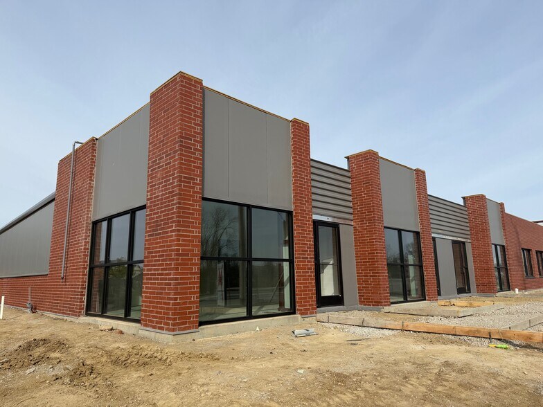 More Photos Of 11105 116th N St, Owasso Storefront For Lease