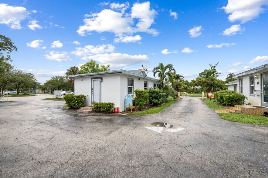 More Photos Of , Fort Lauderdale General Retail For Sale