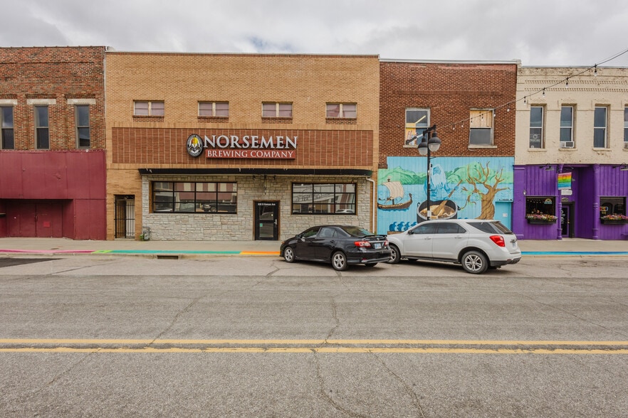 More Photos Of 830 N Kansas Ave, Topeka Bar For Sale