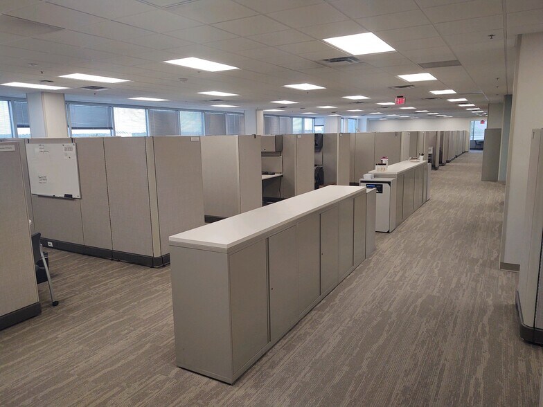 More Photos Of 903 E 104th St, Kansas City Office For Lease