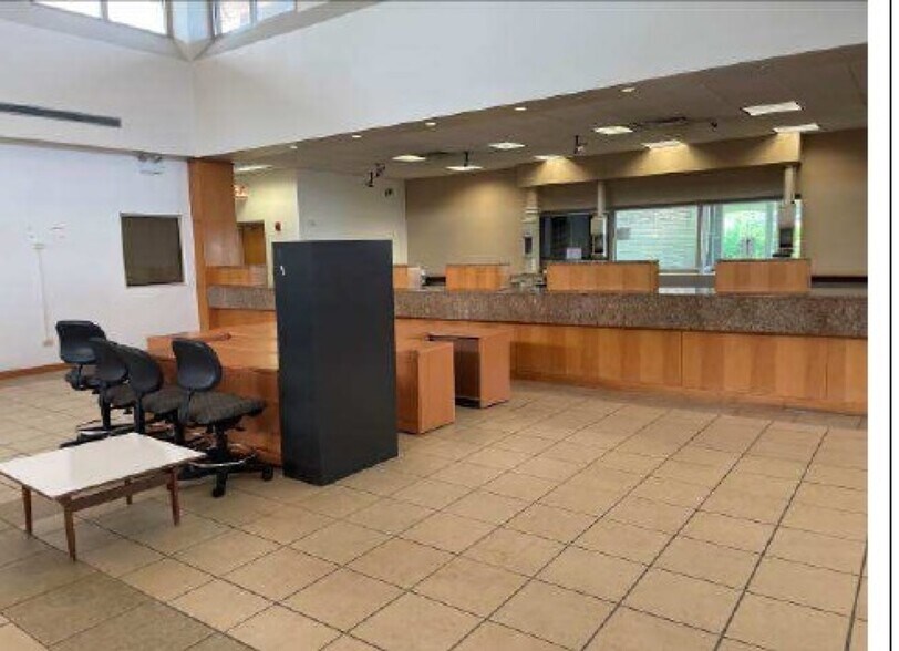 More Photos Of 371 E 87th St, Chicago Office For Sale