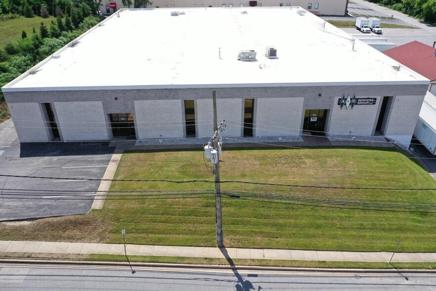 More Photos Of 221 Cockeysville Rd, Cockeysville Warehouse For Lease