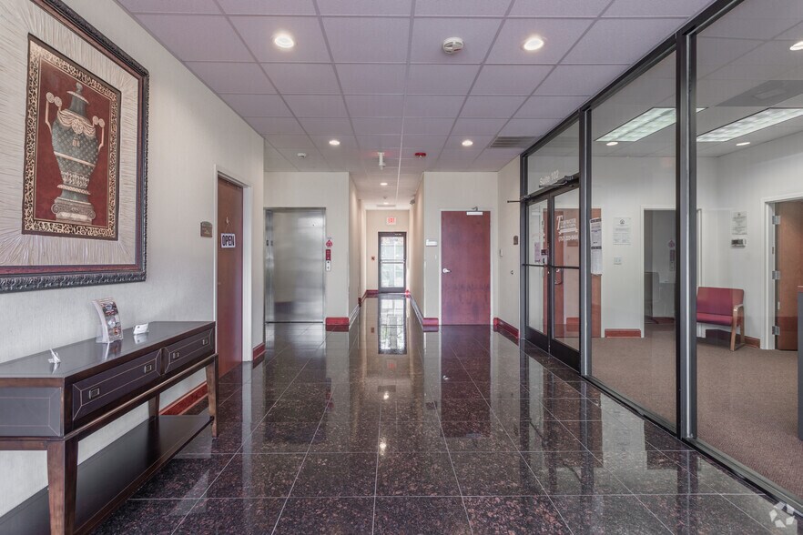 More Photos Of 11719-B Jefferson Ave, Newport News Unknown For Lease