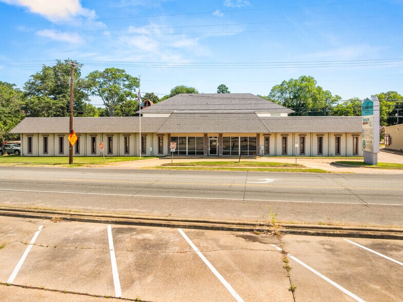More Photos Of 816 University Pky, Natchitoches Office For Sale