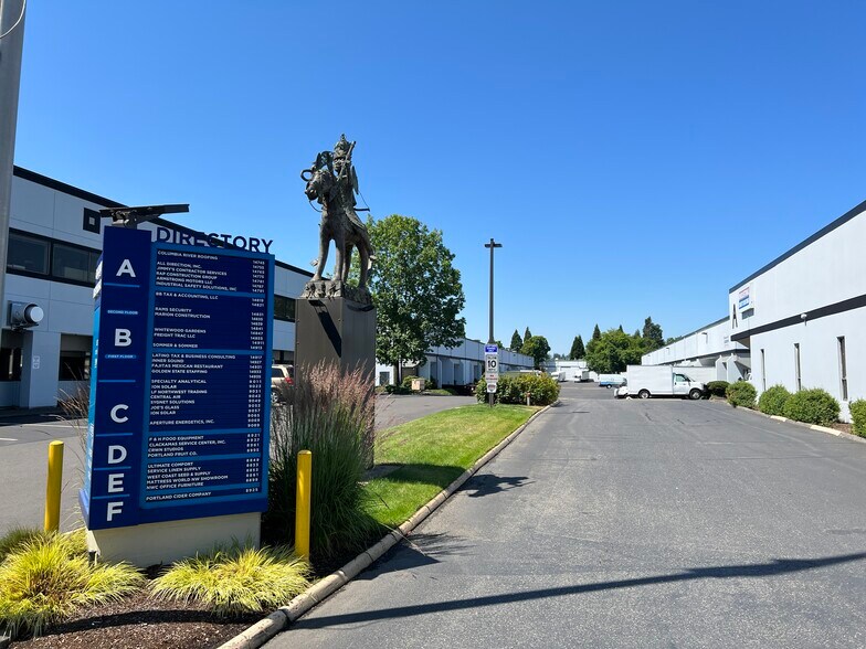 More Photos Of 8921-8995 SE Jannsen Rd, Clackamas Distribution For Lease