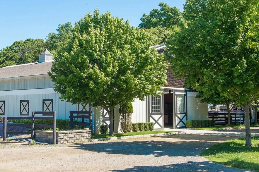 More Photos Of 55 Cox Neck Rd, Mattituck Horse Stables For Lease