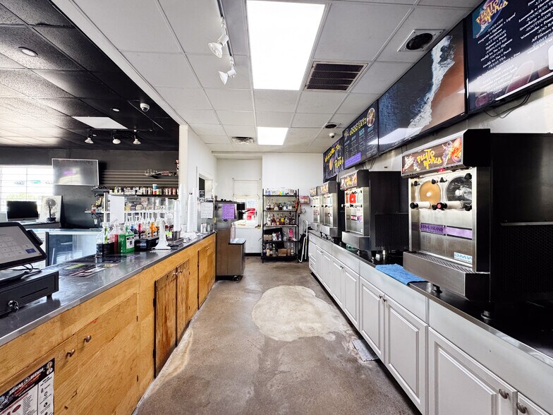 More Photos Of 8903 Cullen Blvd, Houston Restaurant For Sale