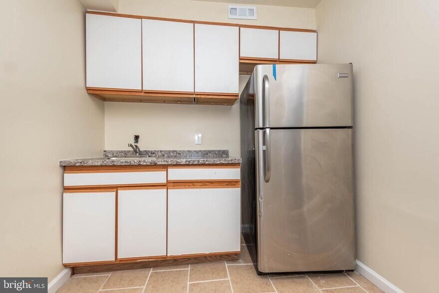 More Photos Of 1640 N Broadway, Baltimore Flex For Sale