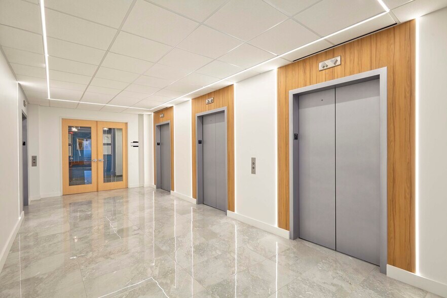 More Photos Of 4040 N Central Expy, Dallas Office For Lease