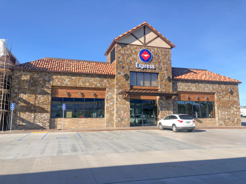 Primary Photo Of 1460 N Lovers Ln, Ukiah Convenience Store For Lease