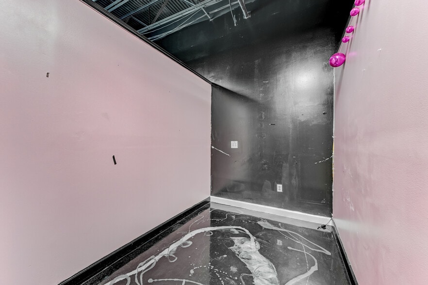 More Photos Of 324 Fm-1960 Rd, Houston General Retail For Sale