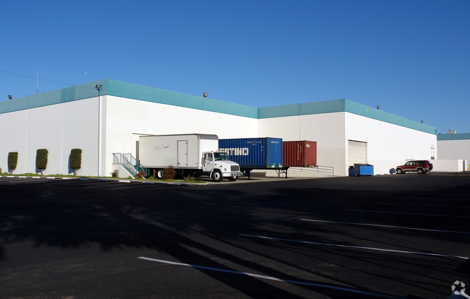 More Photos Of 4926-4928 Rosecrans Ave, Hawthorne Warehouse For Lease