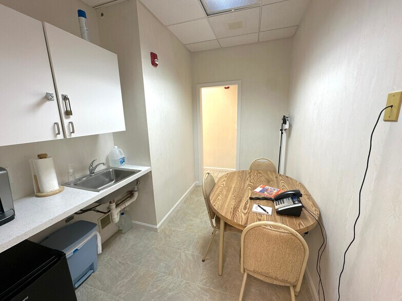 More Photos Of 230 Lafayette Rd, Portsmouth Office For Sale