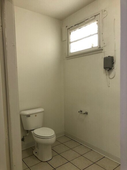 More Photos Of 6106-6112 Rita Ave, Huntington Park Storefront Retail Office For Lease