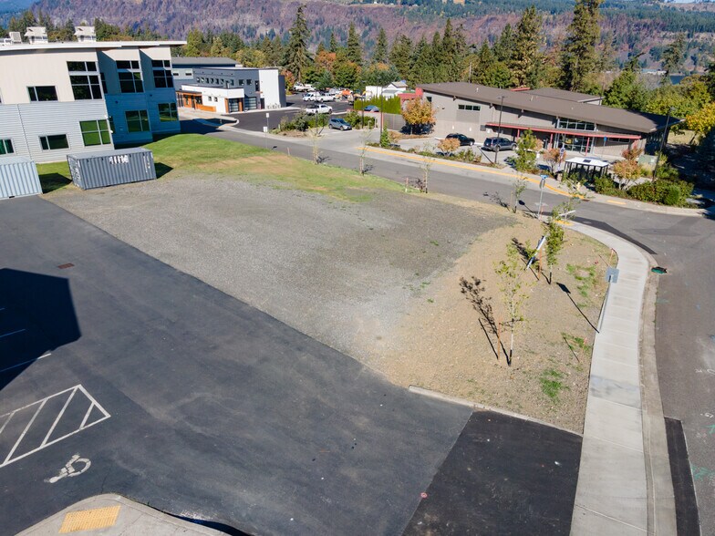More Photos Of 200 N Wasco Ct, Hood River Warehouse For Lease