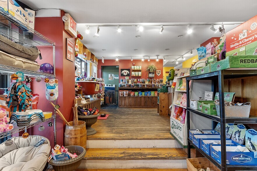 More Photos Of 489 Concord Ave, Cambridge Veterinarian Kennel For Sale